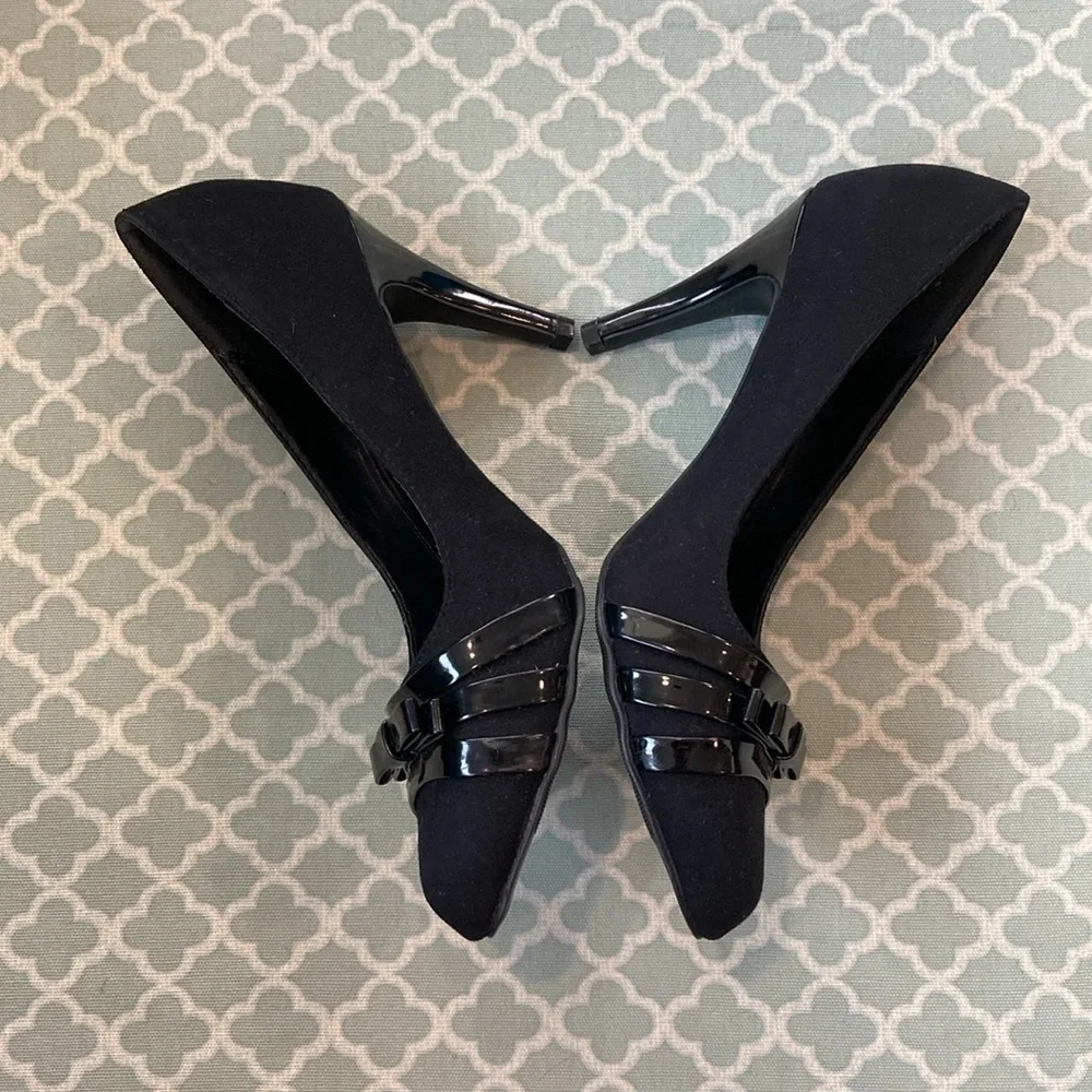 Dressbarn Black Pointy Toe Bow Suede Heels 7.5